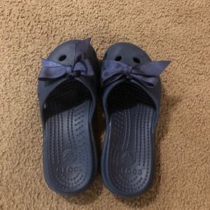 Audrey Crocs size 5 women